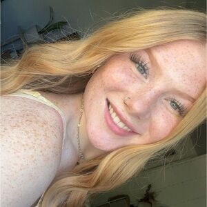 Meet your Posher, Chloe